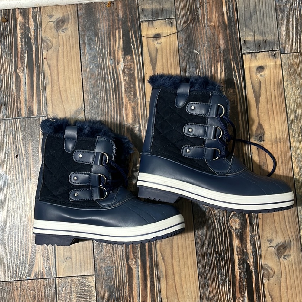 NEW Winter Boots lace up navy & white